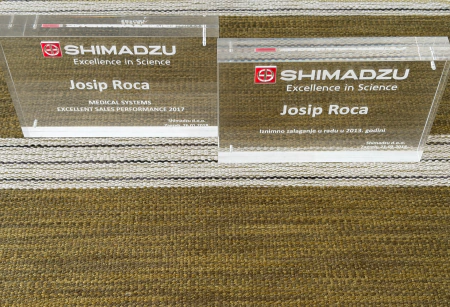Priznanja tvrtke Shimadzu Hrvatska Josipu Roci za izniman doprinos 2013. i izvrsne prodajne rezultate 2017.