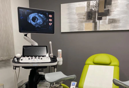 Medicinski ultrazvučni sustav instaliran u kliničkoj prostoriji za pregled